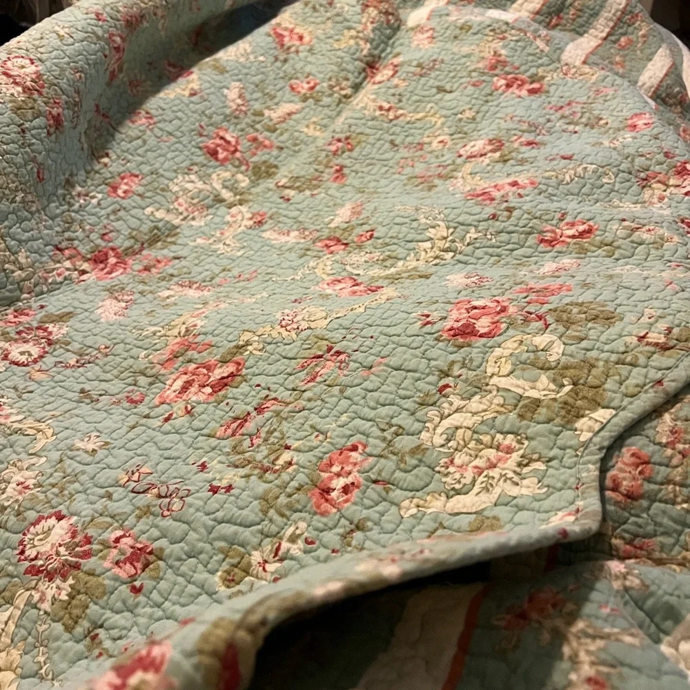 Reversible King Quilt Like New: Light Teal Floral & Stripe Reversible Quilt